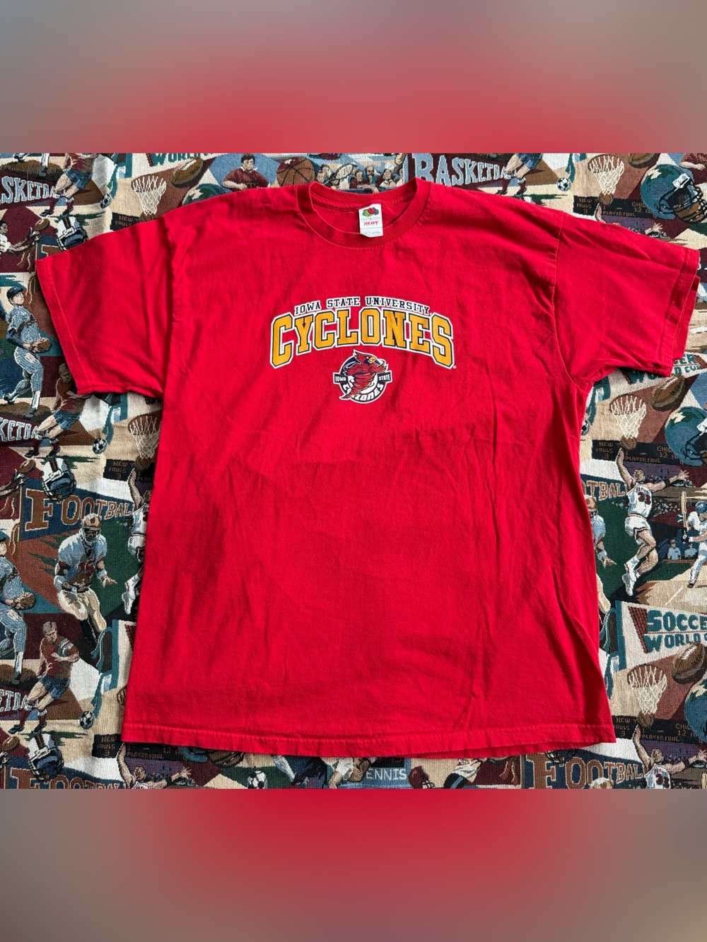 Y2K Vintage Men’s Iowa State University Cyclones Red Graphic T-shirt